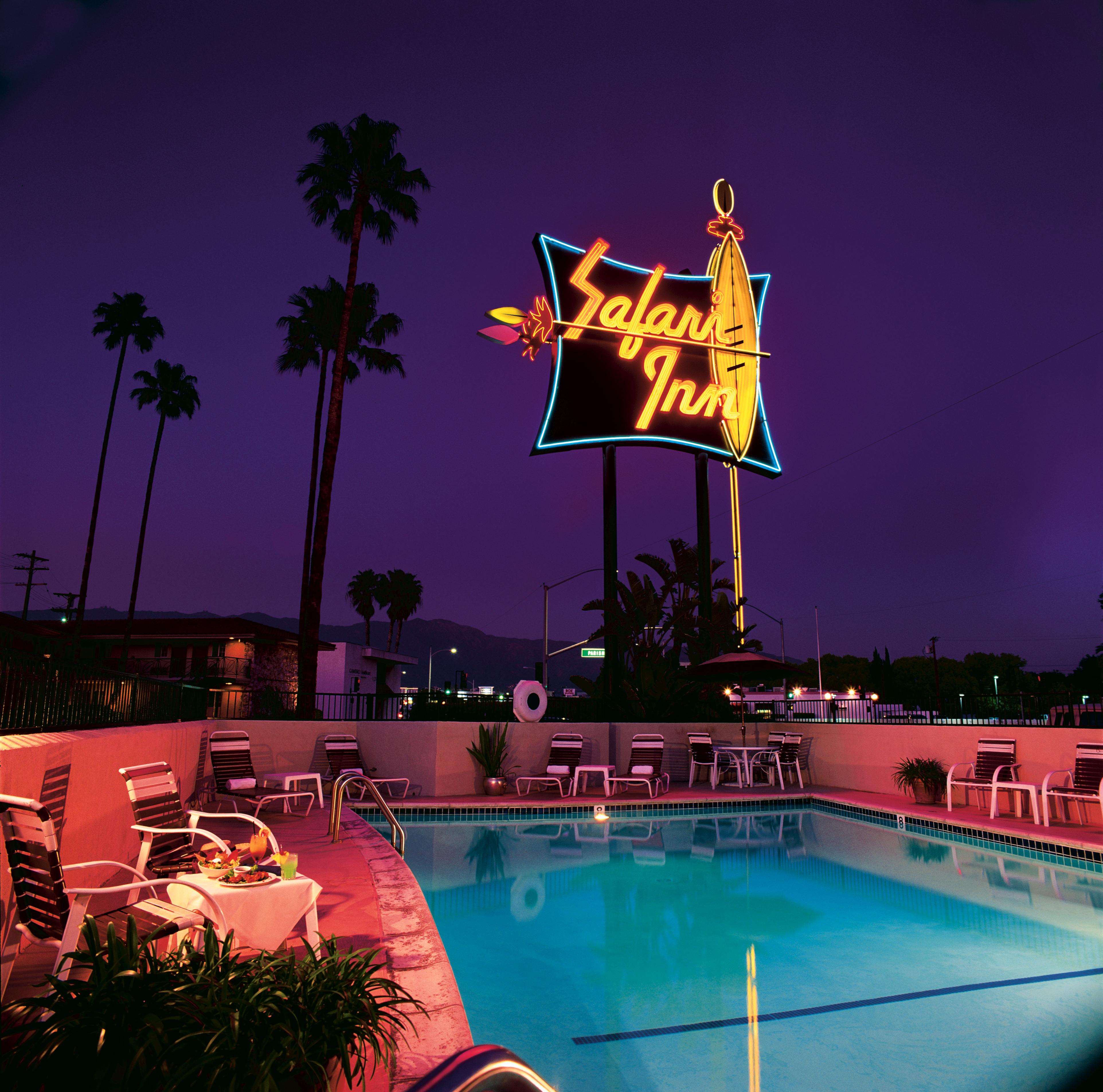 Safari Inn, A Coast