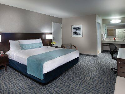 Safari Inn, A Coast Hotel 3*