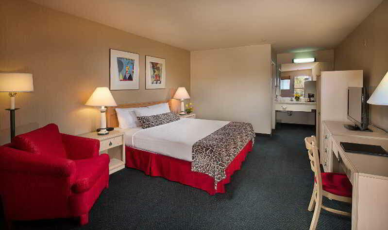 Safari Inn, A Coast Hotel 3*